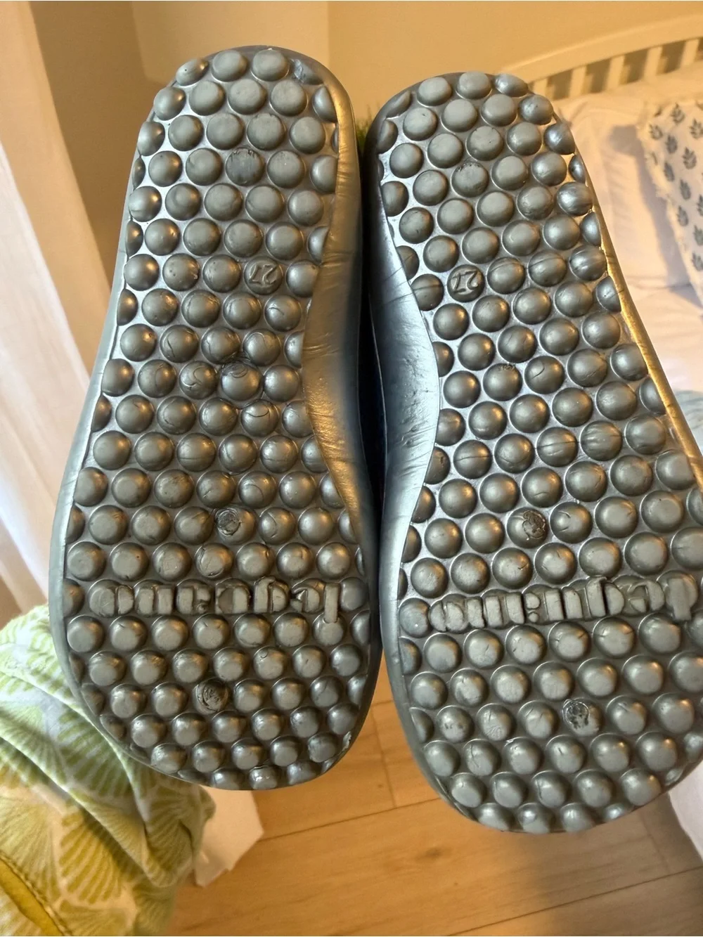 Leguano kids shoes size 27 (10.5)